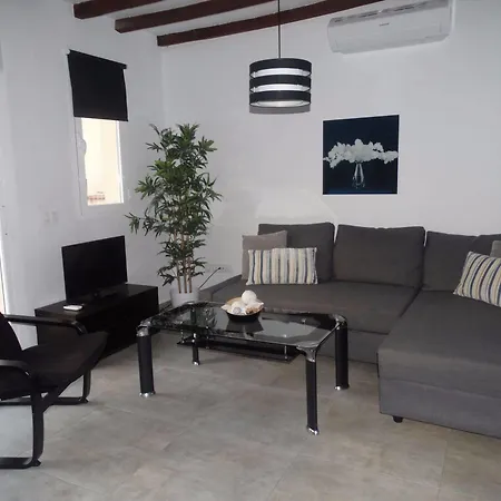 - Nuno Gomez, 24 Apartmán *