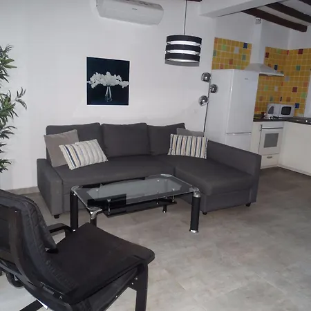 - Nuno Gomez, 24 Apartmán