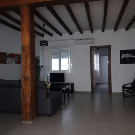 - Nuno Gomez, 24 Apartmán