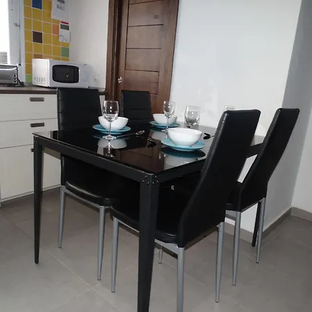 Apartment - Nuno Gomez, 24 *