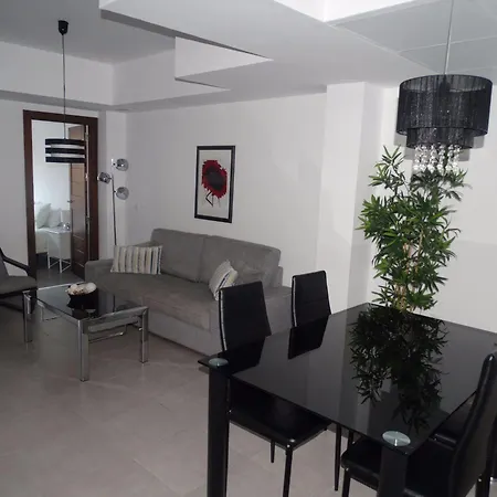 Apartment - Nuno Gomez, 24 *