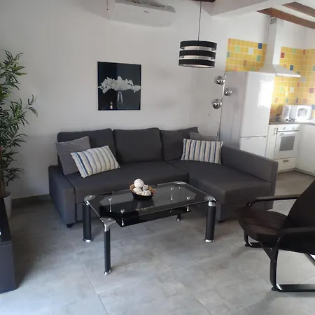 - Nuno Gomez, 24 Apartment *