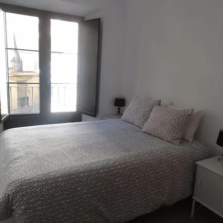- Nuno Gomez, 24 Apartment