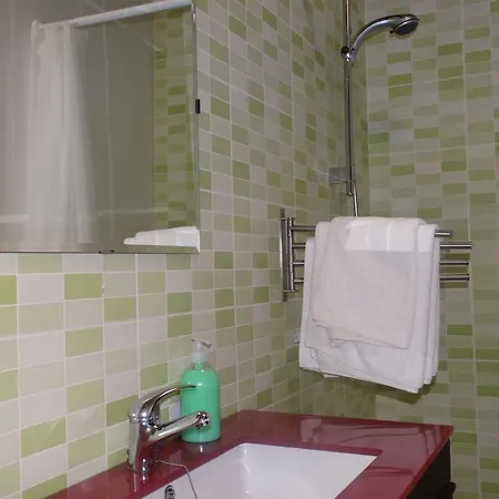 - Nuno Gomez, 24 Apartament Malaga