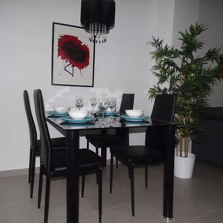 - Nuno Gomez, 24 Apartament Malaga